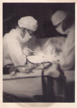 Mein Großvater bei einer Operation